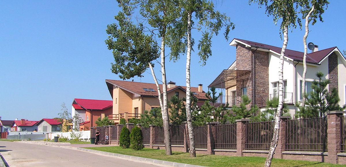 Панорама улицы с домами в Family Club